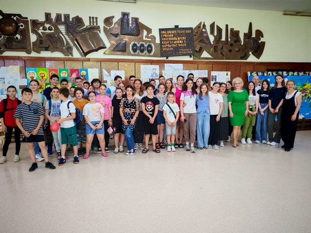 Ученици и наставници из Молдавије у посети нашој школи